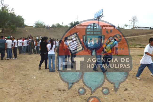 “Día del río Bravo” lo celebran en Nuevo Laredo limpiándolo y recogiendo basura “Día del río Bravo” lo celebran en Nuevo Laredo limpiándolo y recogiendo basura