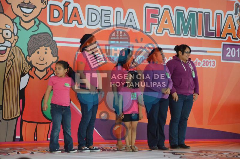 Festejo del Dia de la Familia Festejo del Dia de la Familia