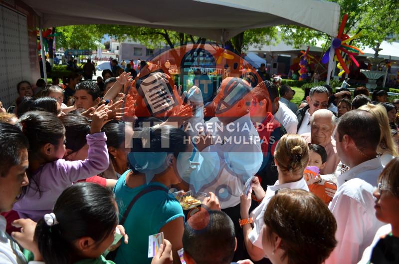 Festejo del Dia de la Familia Festejo del Dia de la Familia