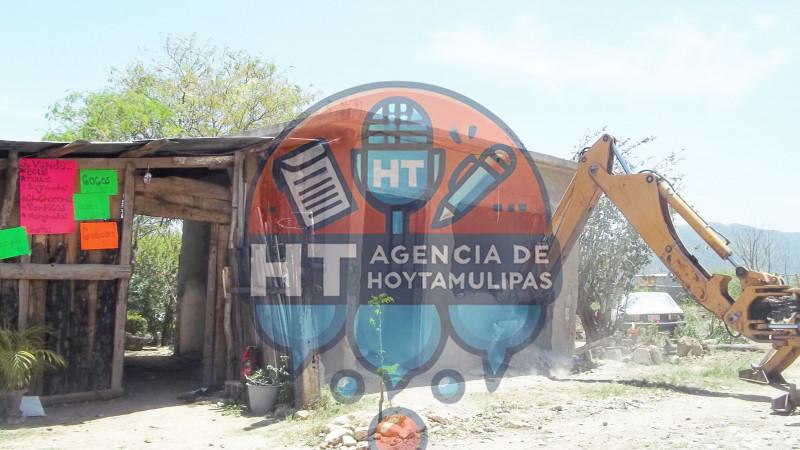 Una máquina desalojo una vivienda en Victoria Una máquina desalojo una vivienda en Victoria