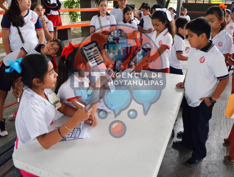 Experiencia democrática en la escuela 2013 Experiencia democrática en la escuela 2013