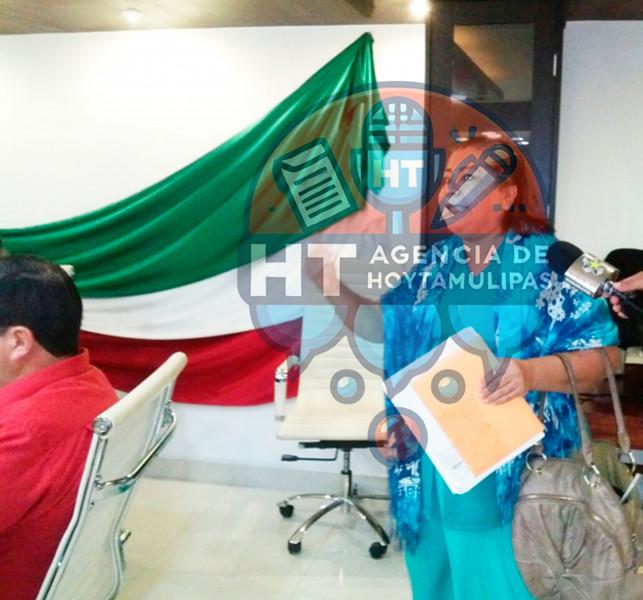 Irrumpe mujer reunión de autoridades en sala de Cabildo de Madero Irrumpe mujer reunión de autoridades en sala de Cabildo de Madero