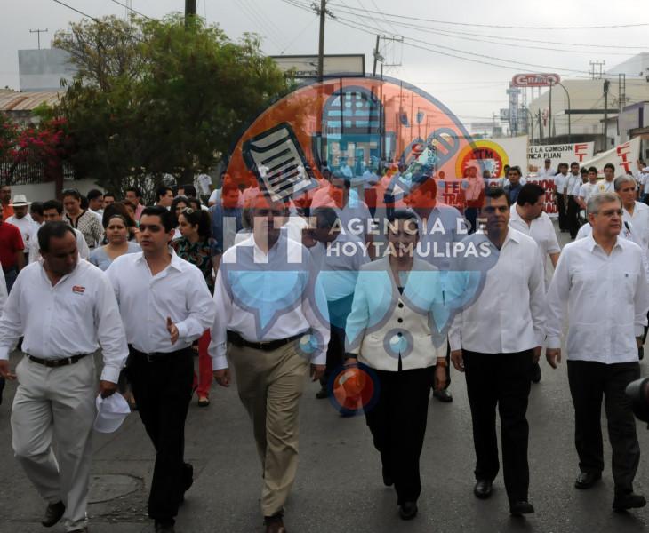 Encabezan candidatos del PRI desfile del 1 de mayo en Victoria Encabezan candidatos del PRI desfile del 1 de mayo en Victoria
