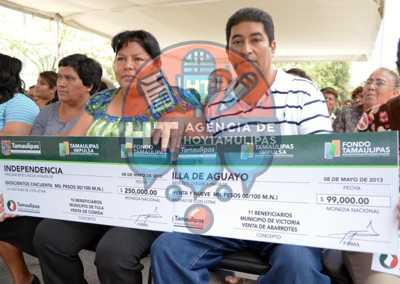 Entregan apoyos a micro empresarios Entregan apoyos a micro empresarios