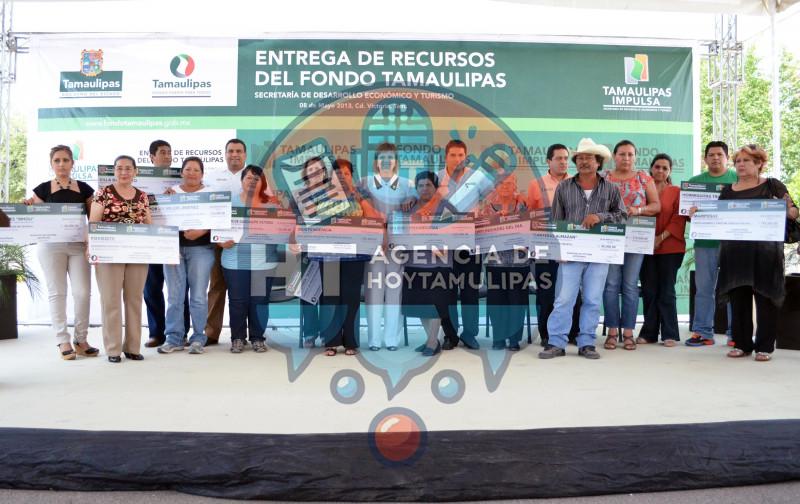 Entregan apoyos a micro empresarios Entregan apoyos a micro empresarios