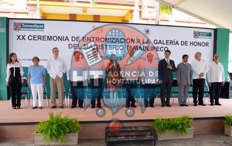 Entronización- Magisterio Entronización- Magisterio