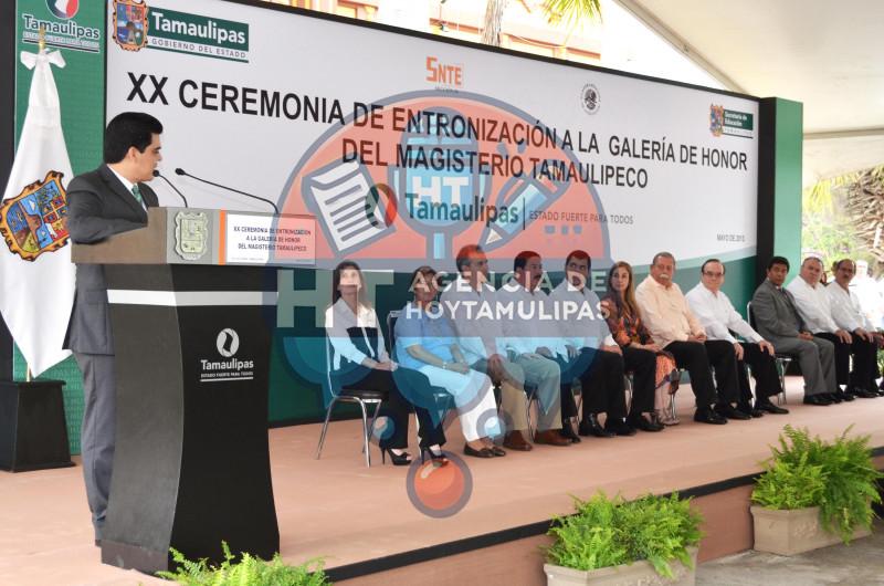 Entronización- Magisterio El gobernador de Tamaulipas, Egidio Torre Cantú, la mañana de hoy 15 de mayo, presidio la ceremonia de entronización a la galería de honor del magisterio de Tamaulipas Entronización- Magisterio El gobernador de Tamaulipas, Egidio Torre Cantú, la mañana de hoy 15 de mayo, presidio la ceremonia de entronización a la galería de honor del magisterio de Tamaulipas