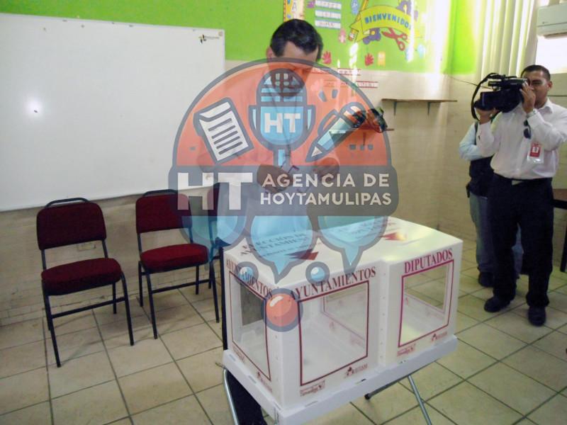 Obispo de Nuevo Laredo emite su voto Obispo de Nuevo Laredo emite su voto