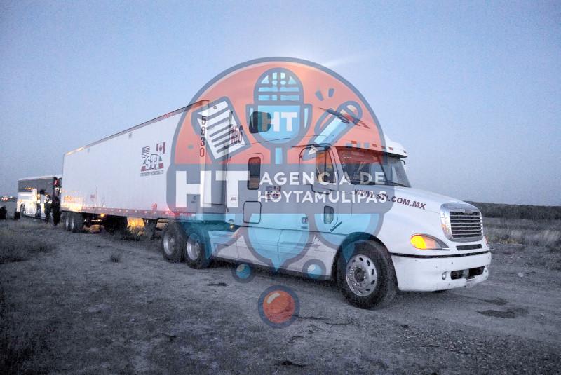 Choca autobús contra traíler Choca autobús contra traíler