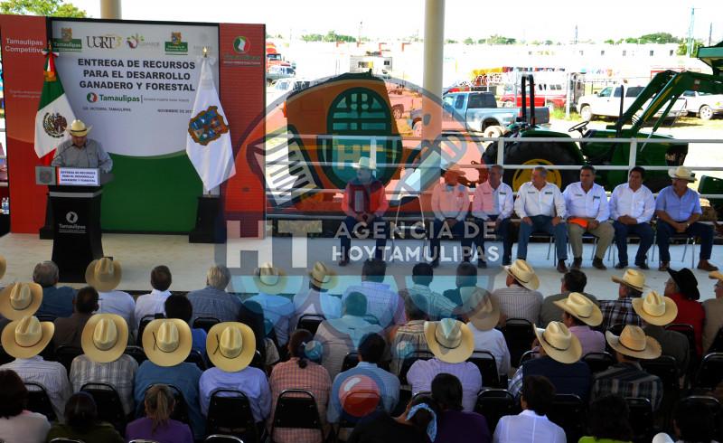 Entrega de recursos a ganaderos Entrega de recursos a ganaderos