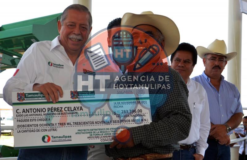 Entrega de recursos a ganaderos Entrega de recursos a ganaderos