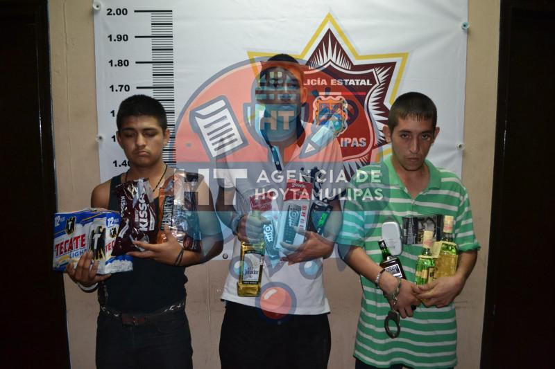 Detienen a tres jóvenes asaltantes en Nuevo Laredo Detienen a tres jóvenes asaltantes en Nuevo Laredo