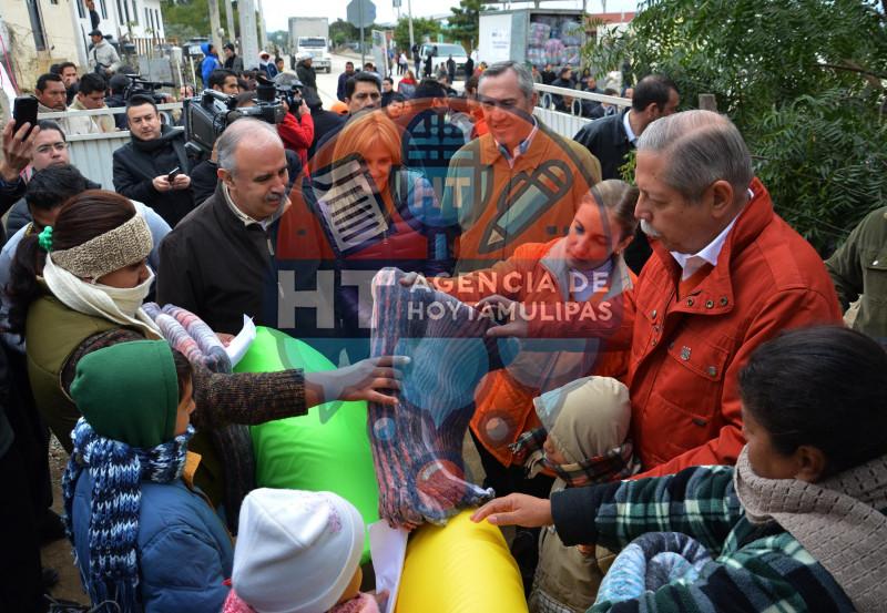 Entregan apoyos por frío en Tamaulipas Entregan apoyos por frío en Tamaulipas