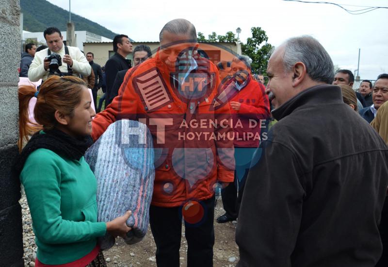 Entregan apoyos por frío en Tamaulipas Entregan apoyos por frío en Tamaulipas