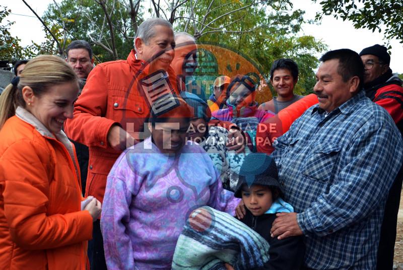 Entregan apoyos por frío en Tamaulipas Entregan apoyos por frío en Tamaulipas