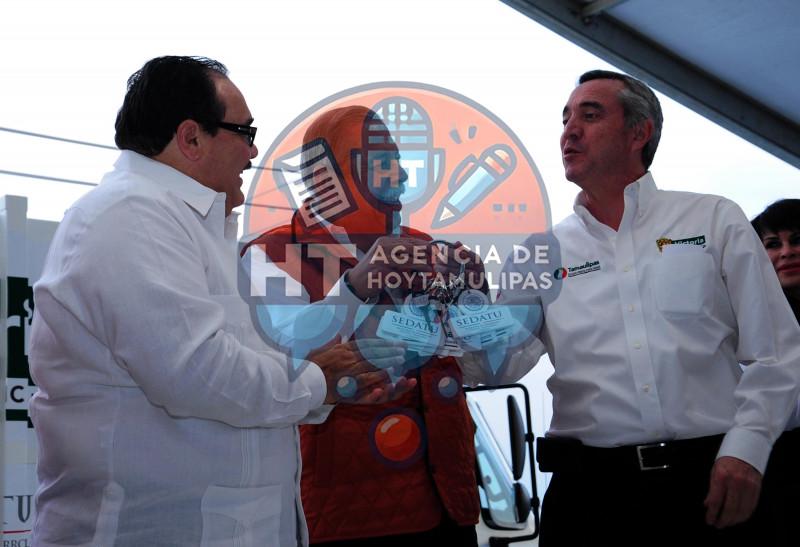 Entregan apoyos en Ciudad Victoria Entregan apoyos en Ciudad Victoria