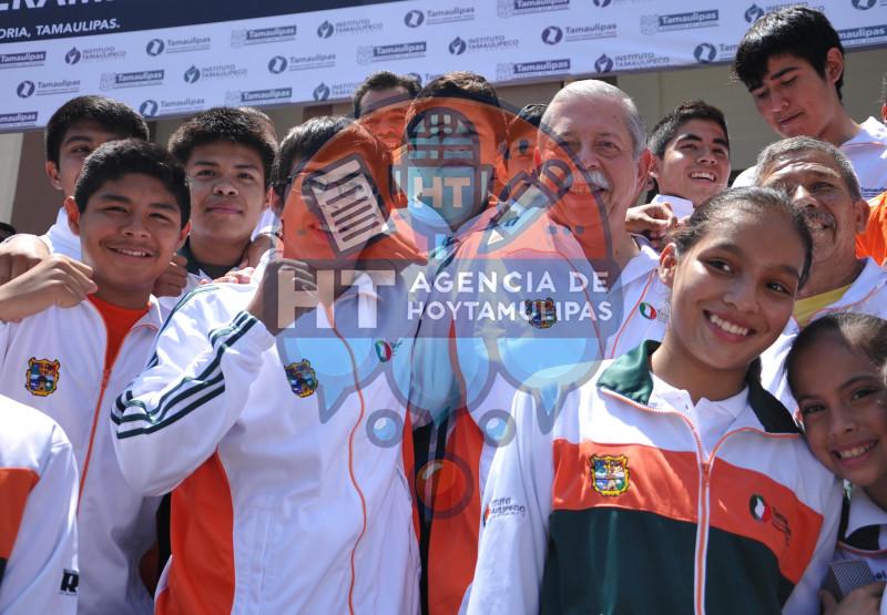 Abanderamiento a deportistas Abanderamiento a deportistas