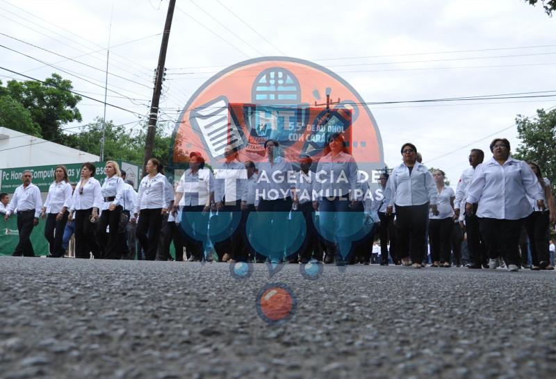 Desfilan más de 8 mil en Victoria Desfilan más de 8 mil en Victoria