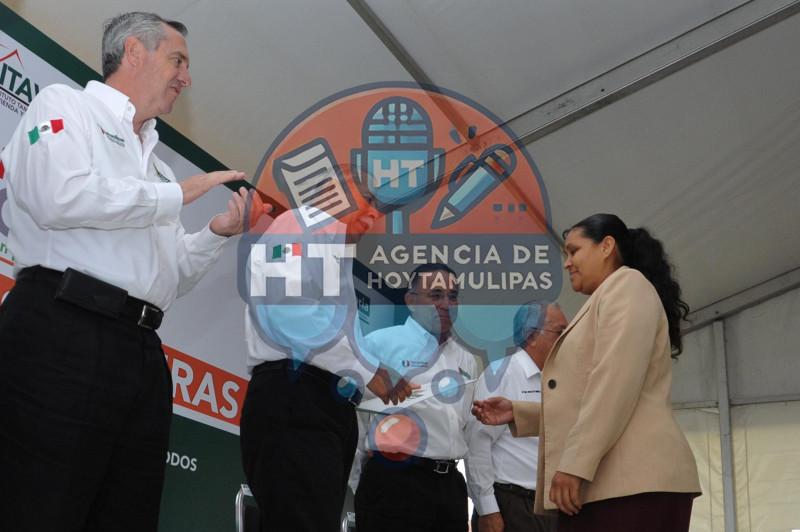 ETC entregó escrituras de vivienda ETC entregó escrituras de vivienda