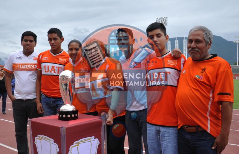 El trofeo de gira en Ciudad Victoria El trofeo de gira en Ciudad Victoria