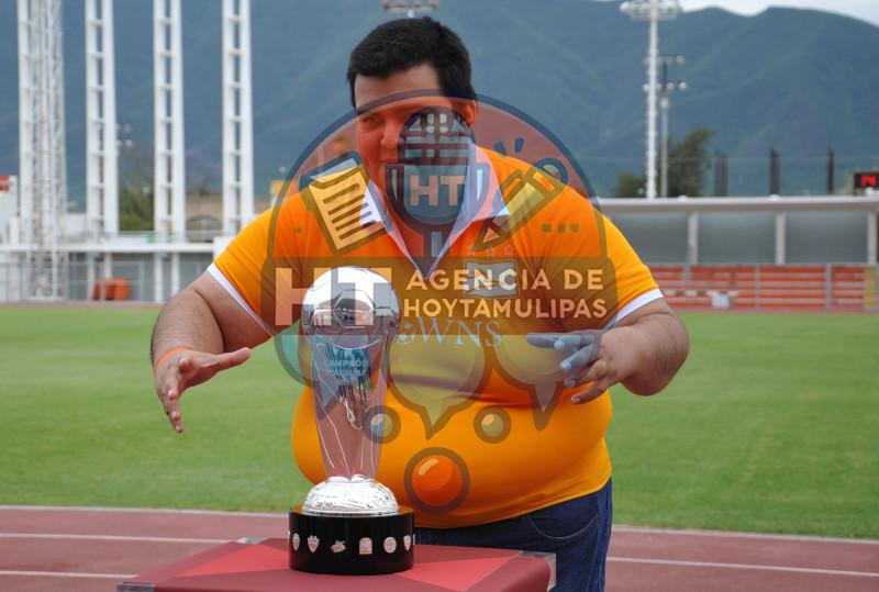 El trofeo de gira en Ciudad Victoria El trofeo de gira en Ciudad Victoria