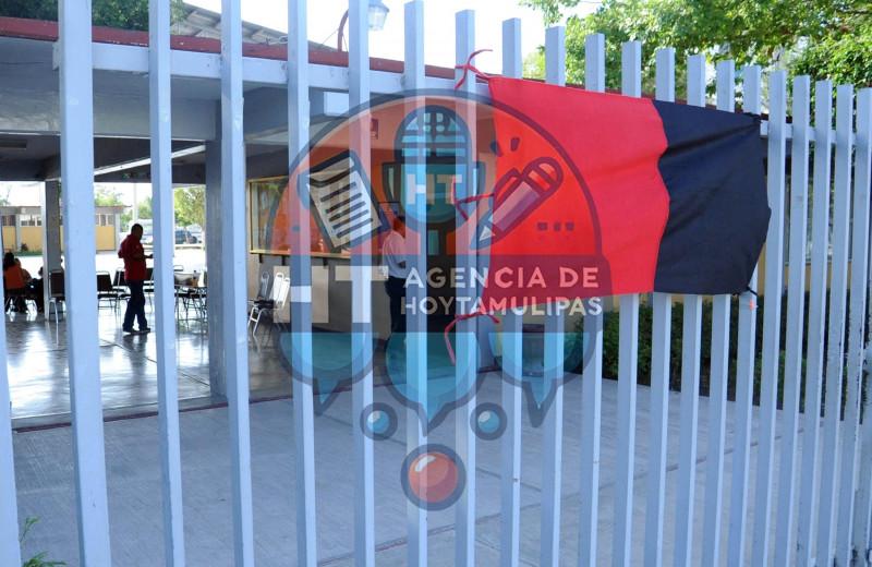 Maestros cierran la secundaria 7 de Victoria Maestros cierran la secundaria 7 de Victoria