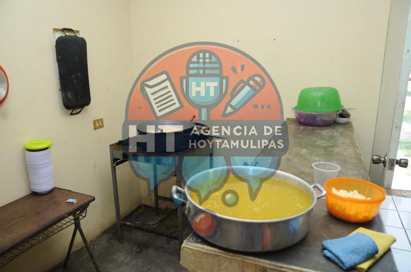 Madres de familia se inconforman Madres de familia se inconforman