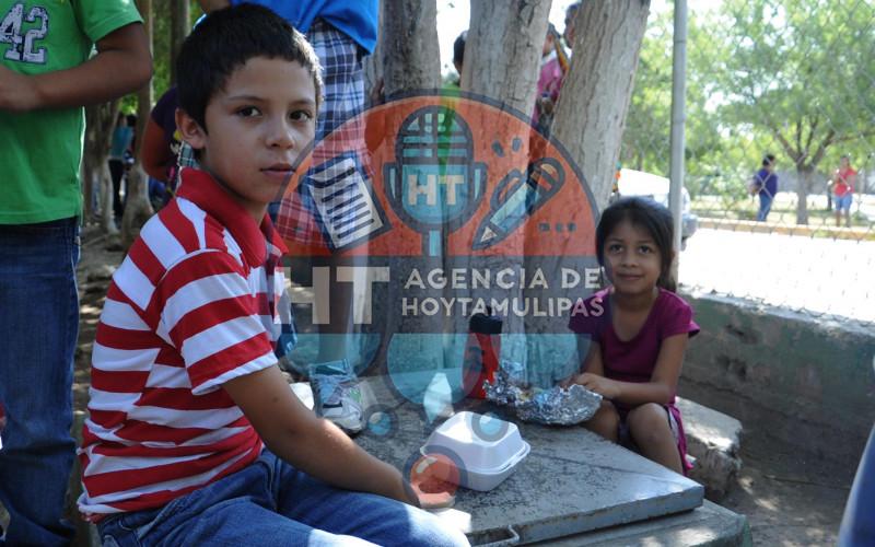 Madres de familia se inconforman Madres de familia se inconforman