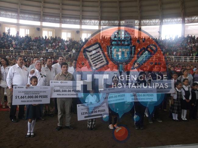 Entregan becas en Reynosa Entregan becas en Reynosa