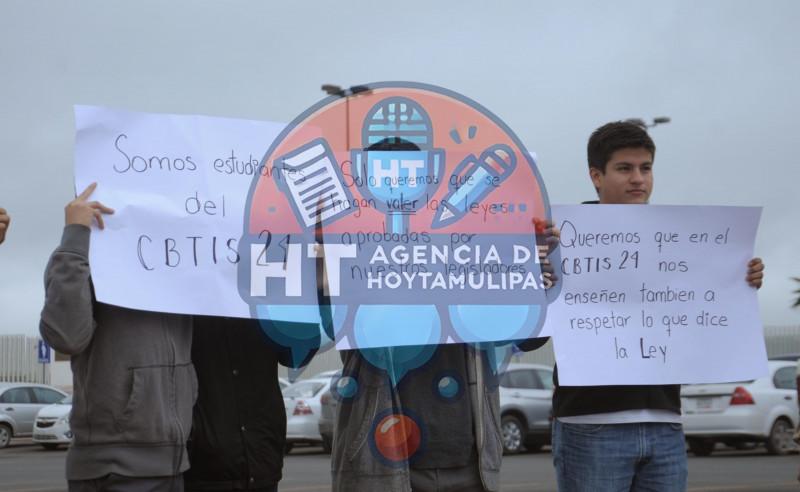 Protestan alumnos de CBTIS 24 Protestan alumnos de CBTIS 24