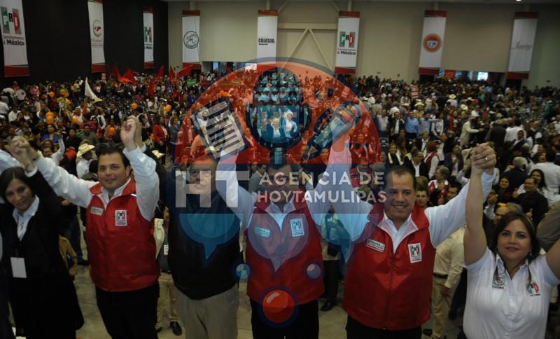 Entregan constancia de candidato a Miguel González Salum Entregan constancia de candidato a Miguel González Salum