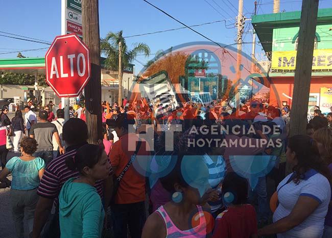 Simpatizantes de Gustavo Cárdenas Simpatizantes de Gustavo Cárdenas