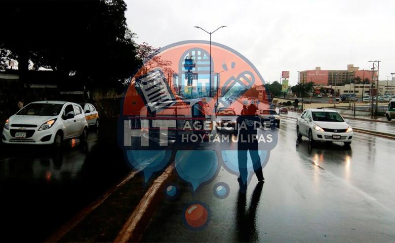 Vuelca carro en Tampico Vuelca carro en Tampico