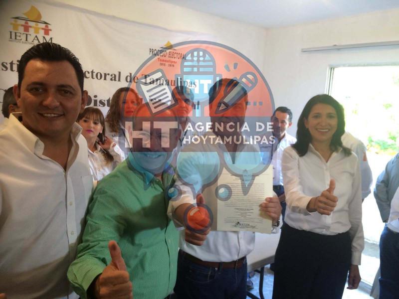 Juan Carlos Córdova Espinosa, Mónica González García y Anto Tovar García, Juan Carlos Córdova Espinosa, Mónica González García y Anto Tovar García,