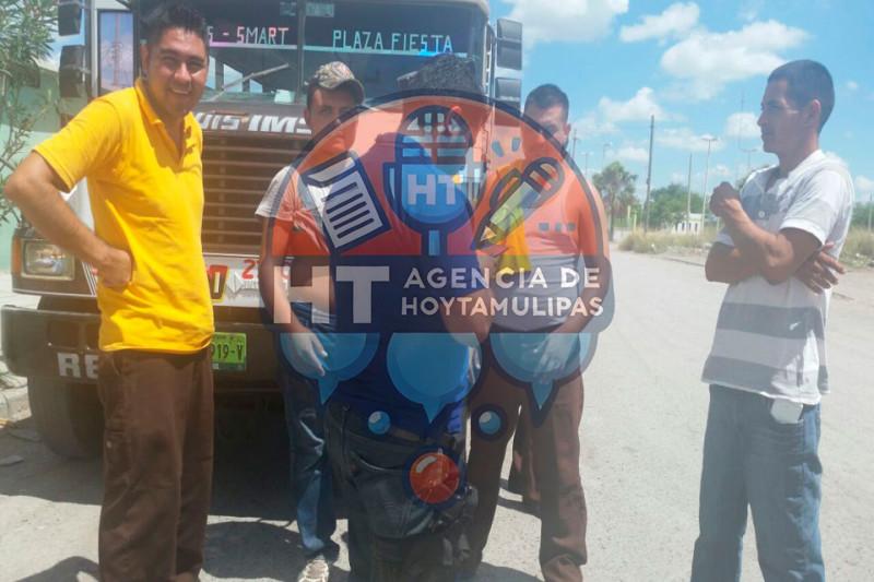 Microbuseros atrapan a ladrón Microbuseros atrapan a ladrón