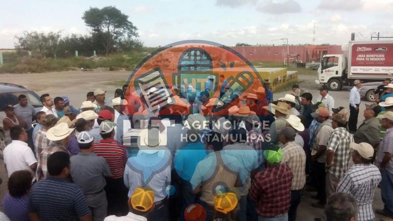 Bloquean carretera en San Fernando Bloquean carretera en San Fernando