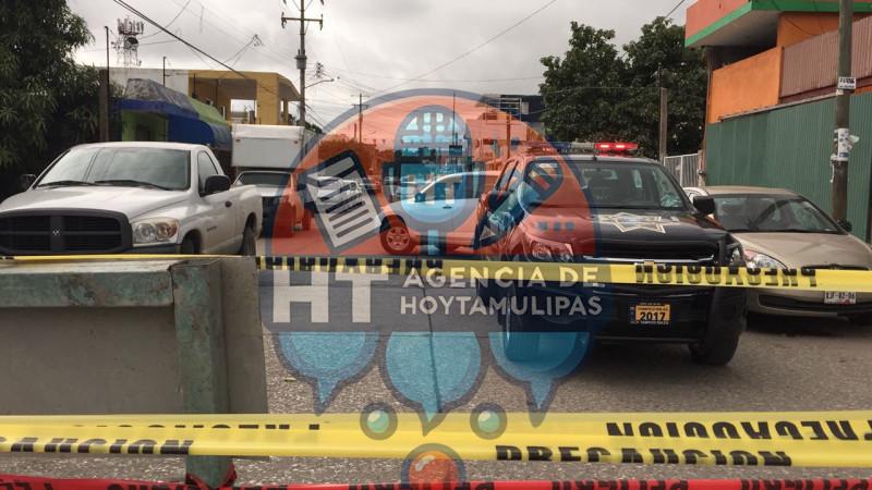 Vecinos de Madero bloquean calle Vecinos de Madero bloquean calle