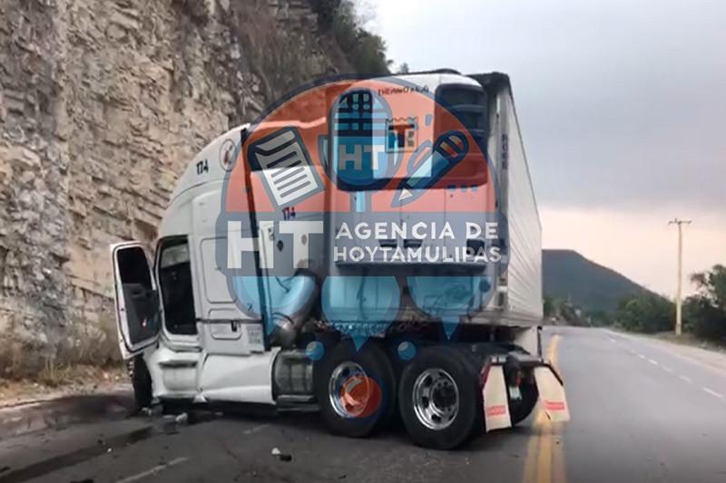 Tráiler en Rumbo Nuevo Tráiler en Rumbo Nuevo