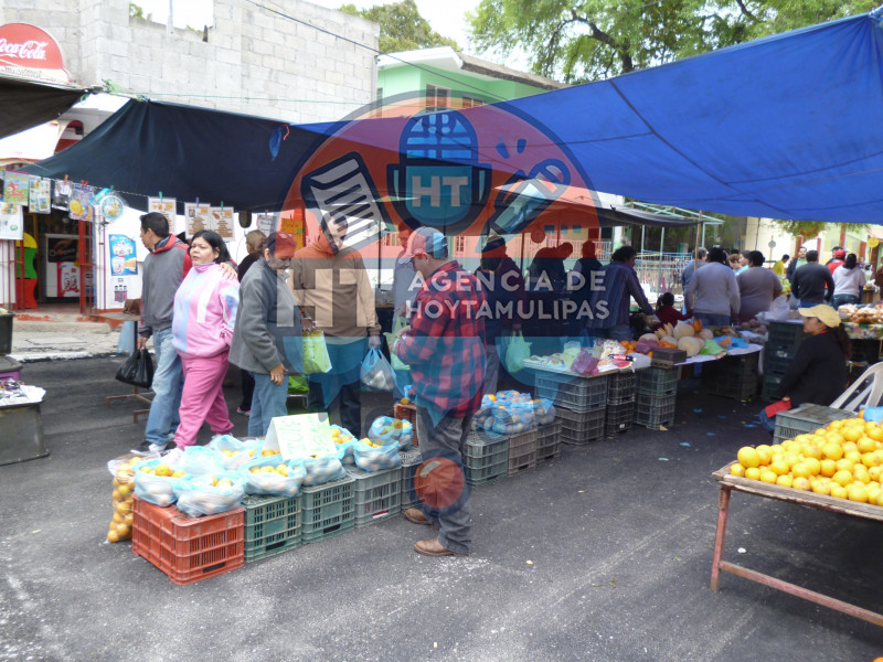 El secretario general del Gremio Unido de Tianguistas, Pedro Monsiv�is Becerra