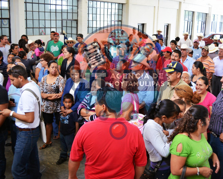 Santiago �valos  denuncia irregularidades