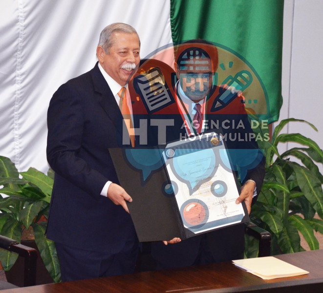 Entrega de medalla al    merito Luis Garc�a de Arellano