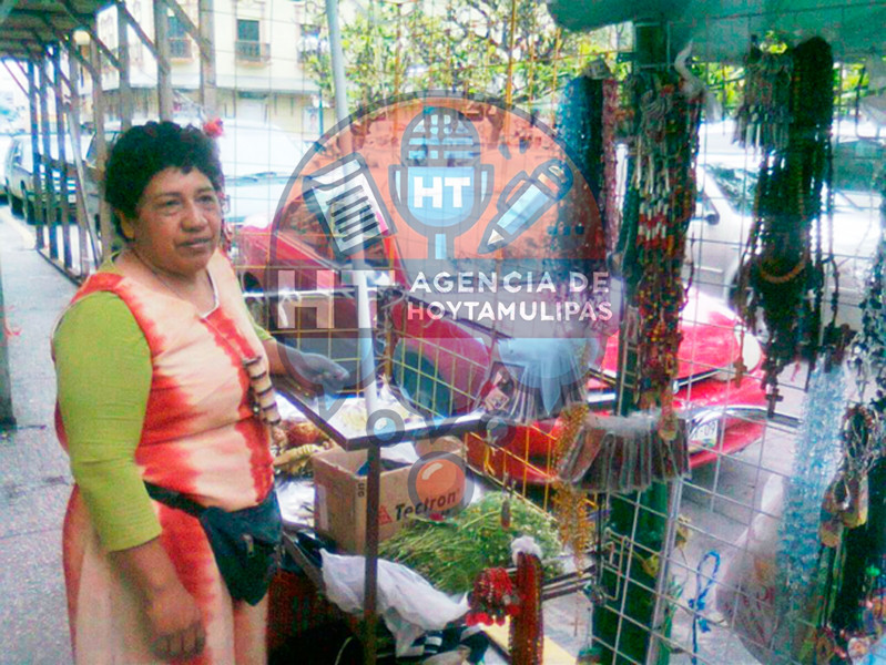 Vendedoras de art�culos religiosos en Tampico