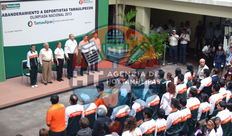 Abanderamiento a deportistas tamaulipecos 