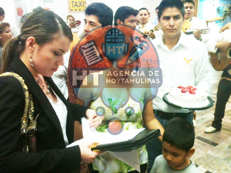 E.U. devuelve ni�o a mujer deportada a Tamaulipas