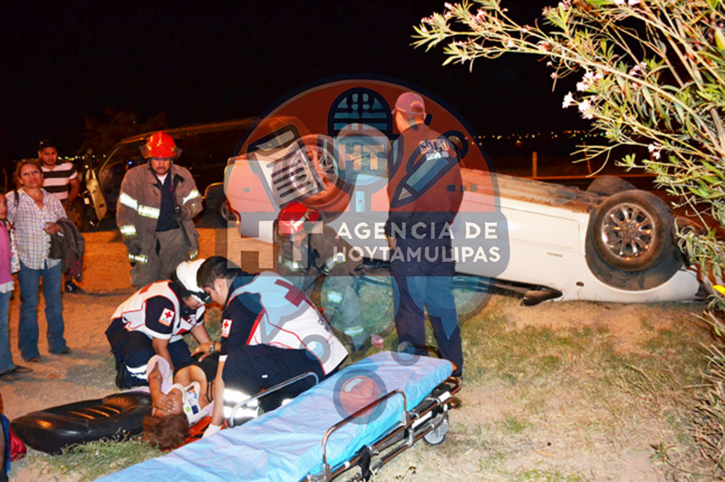 Vuelcan familia en bulevar Colosio de Reynosa