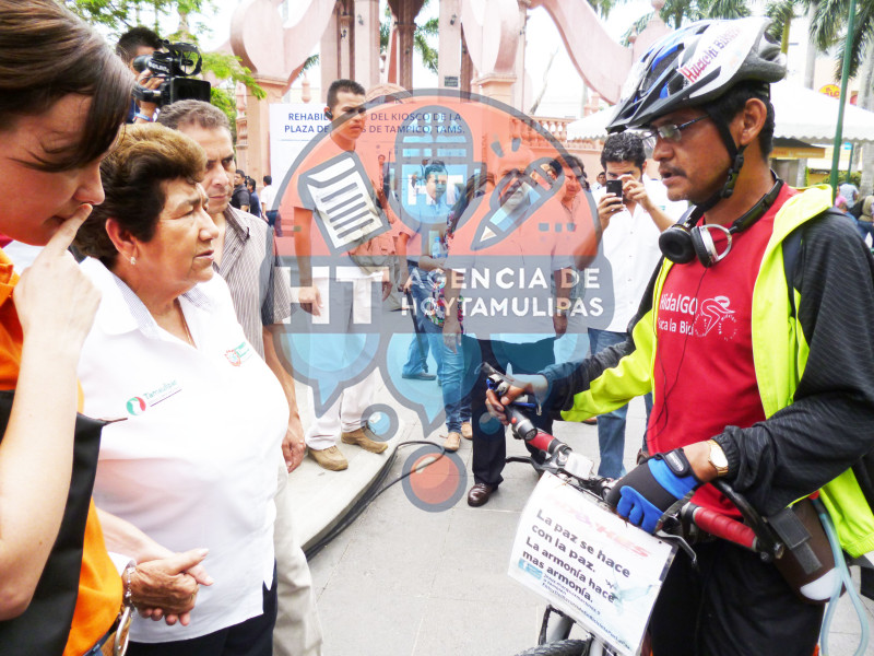 Ciclista hidalguense dice en Tampico que la paz es posible..... 