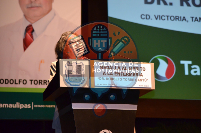 Entrega de medalla al merito a la enfermer�a Rodolfo Torre