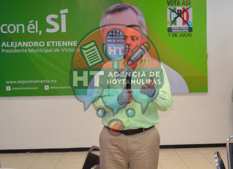 Desayuno Alejandro Etienne 