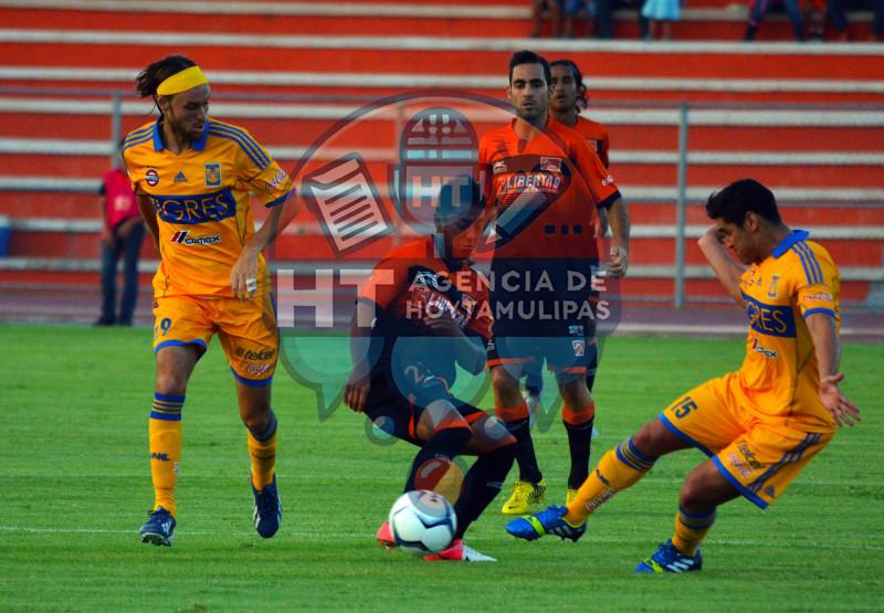 Correcaminos vs Tigres 