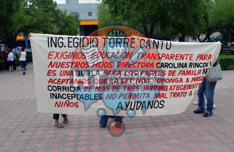 Padres de familia se manifestaron
